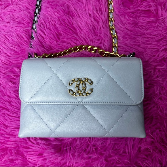 light grey Chanel purse - Picture 2 of 8